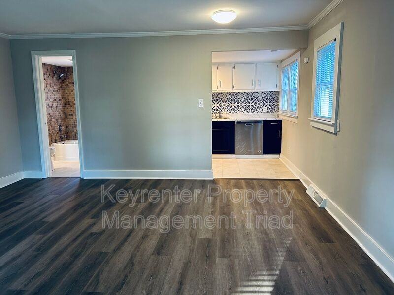 5087 Meadowbrook Dr - Photo 3 of 23