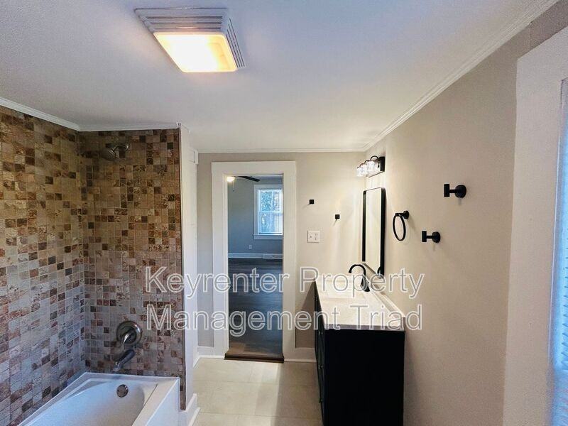 5087 Meadowbrook Dr - Photo 4 of 23