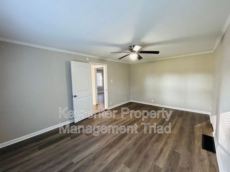 5087 Meadowbrook Dr - Photo 5 of 23