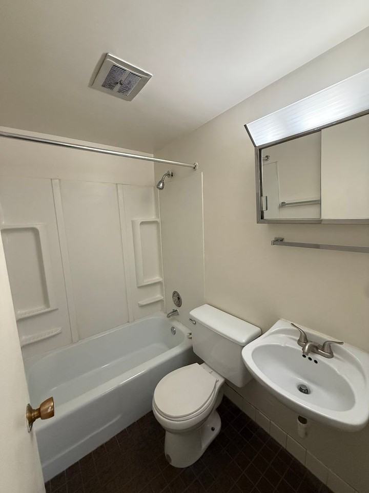 502 E Main St - Photo 7 of 15