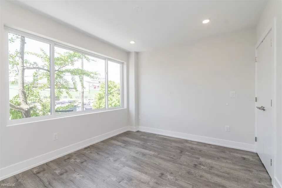 1829 East Sergeant Street - Photo 2 of 6