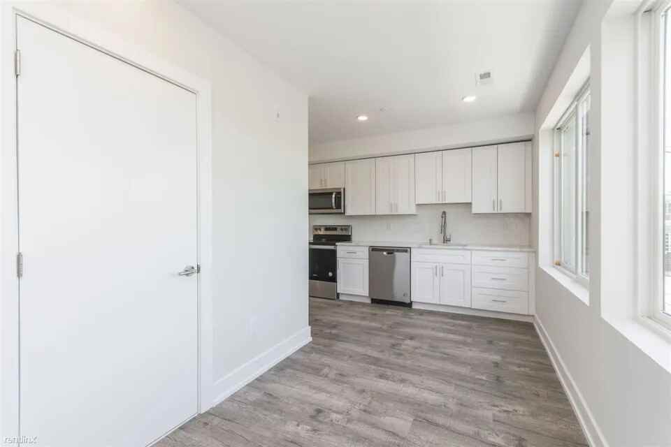 1829 East Sergeant Street - Photo 4 of 6