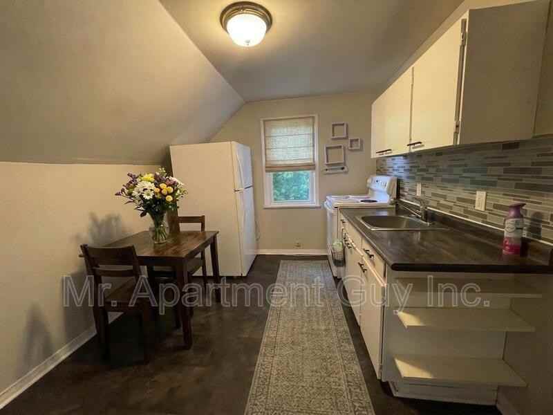 139 Church St #3 - Photo 3 of 7