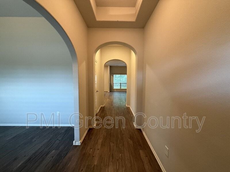 10545 N 121st East Ave - Photo 4 of 25