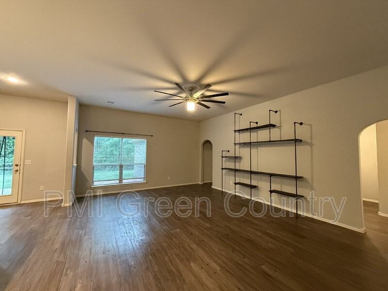 10545 N 121st East Ave - Photo 7 of 25