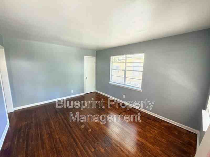 737 47th St N #A - Photo 2 of 8