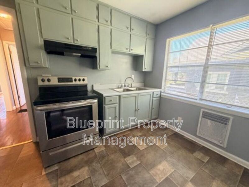 737 47th St N #A - Photo 3 of 8