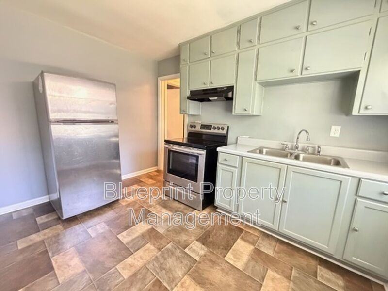 737 47th St N #A - Photo 4 of 8