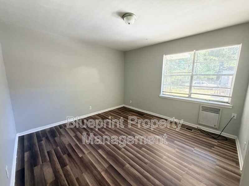 737 47th St N #B - Photo 5 of 6