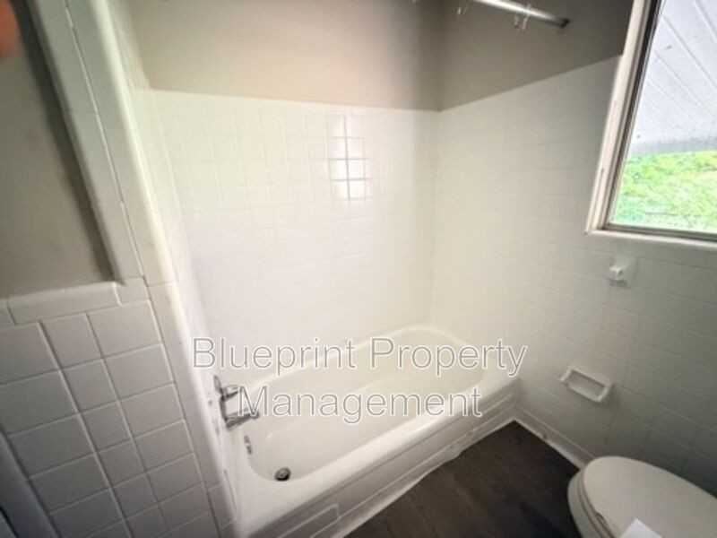 3736 Oak Ave Sw - Photo 5 of 9