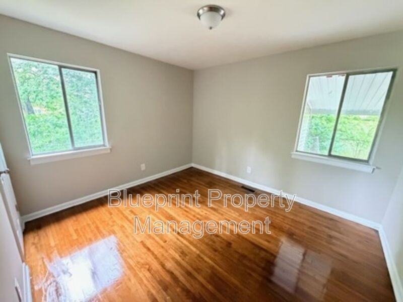 3736 Oak Ave Sw - Photo 6 of 9