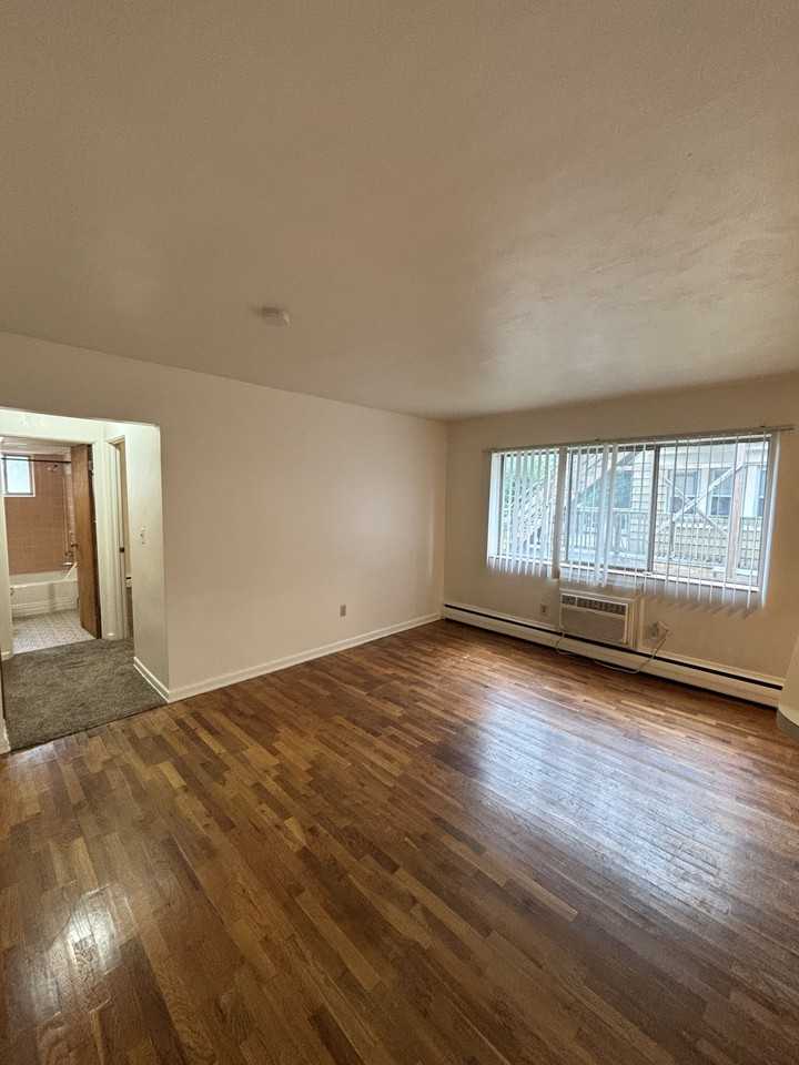 431 Abbot Road - Photo 4 of 49