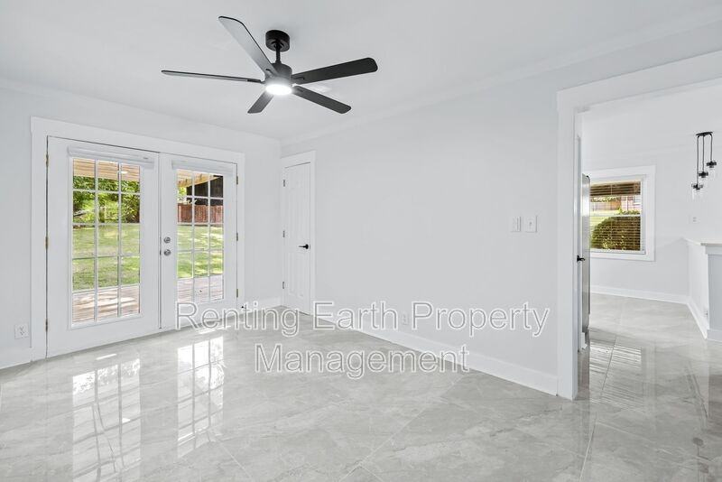 4501 Linpark Dr - Photo 6 of 32