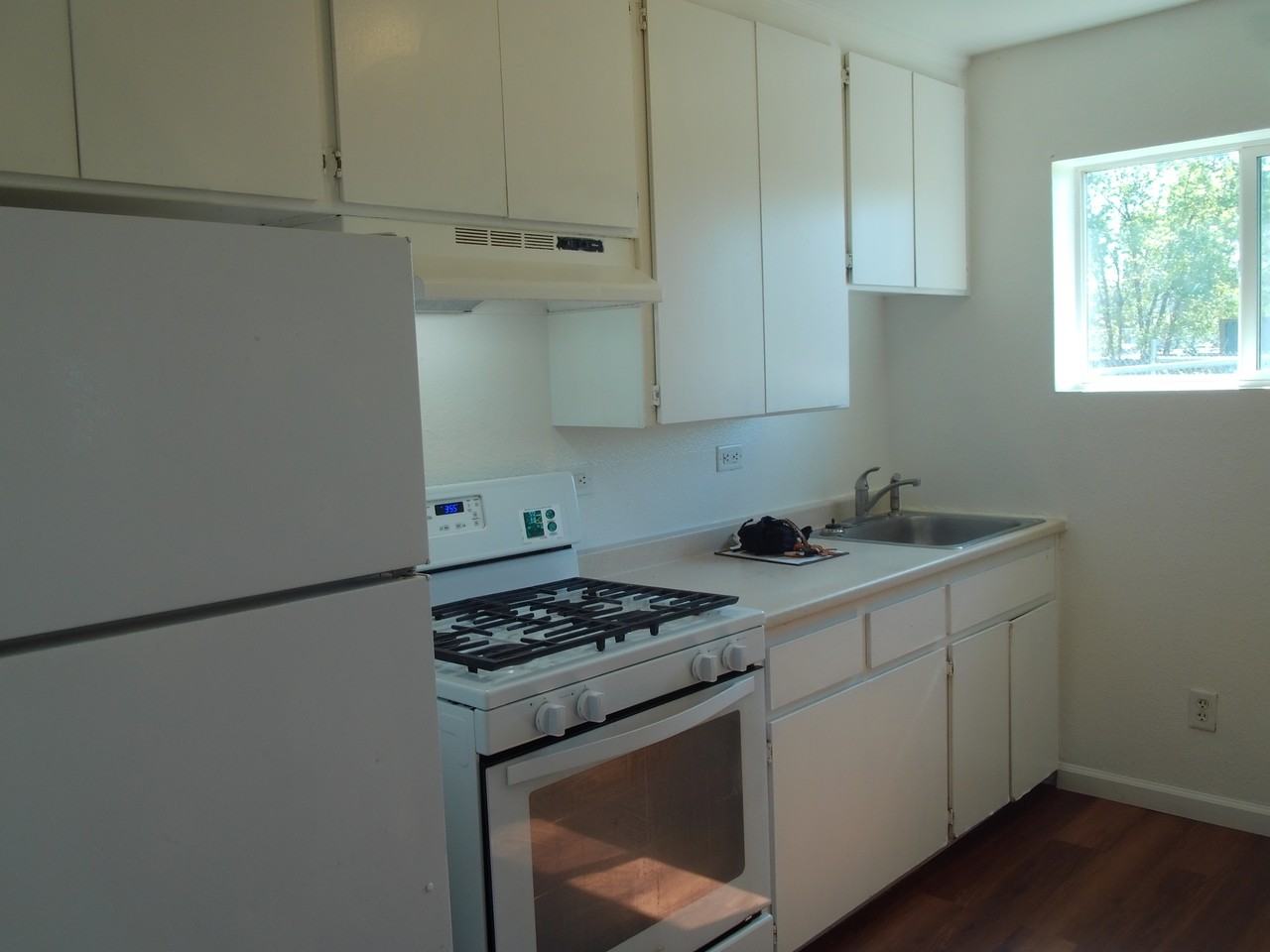5702 Lindhurst Avenue - Photo 7 of 10