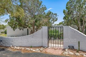 featured image of 629 W Las Lomitas Rd