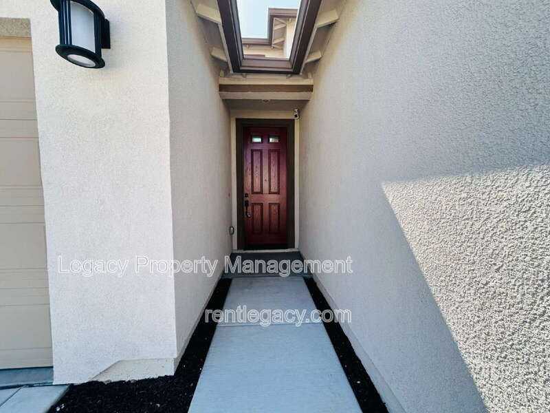 4096 Azul Way - Photo 2 of 32