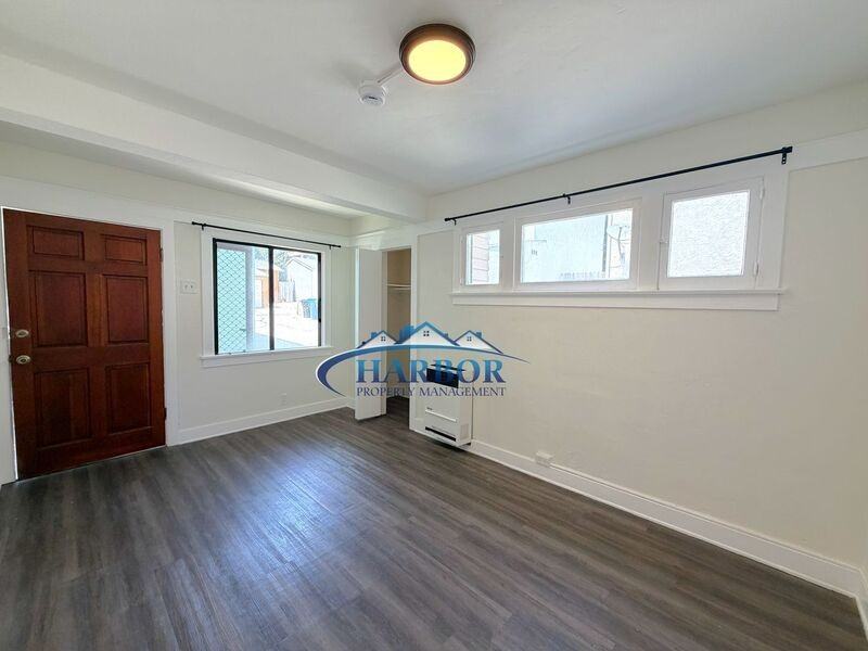 714 1/2 W 40th St #718-1-2 - Photo 4 of 8