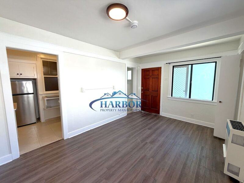 714 1/2 W 40th St #718-1-2 - Photo 5 of 8