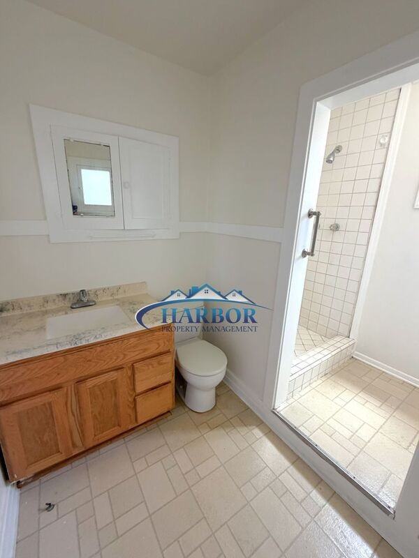 714 1/2 W 40th St #718-1-2 - Photo 7 of 8