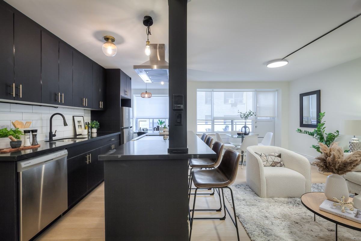 420 Eglinton Ave E #409