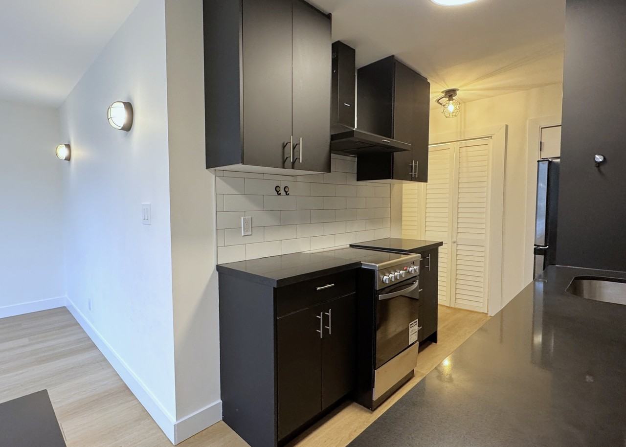 420 Eglinton Ave E #301 - Photo 4 of 16