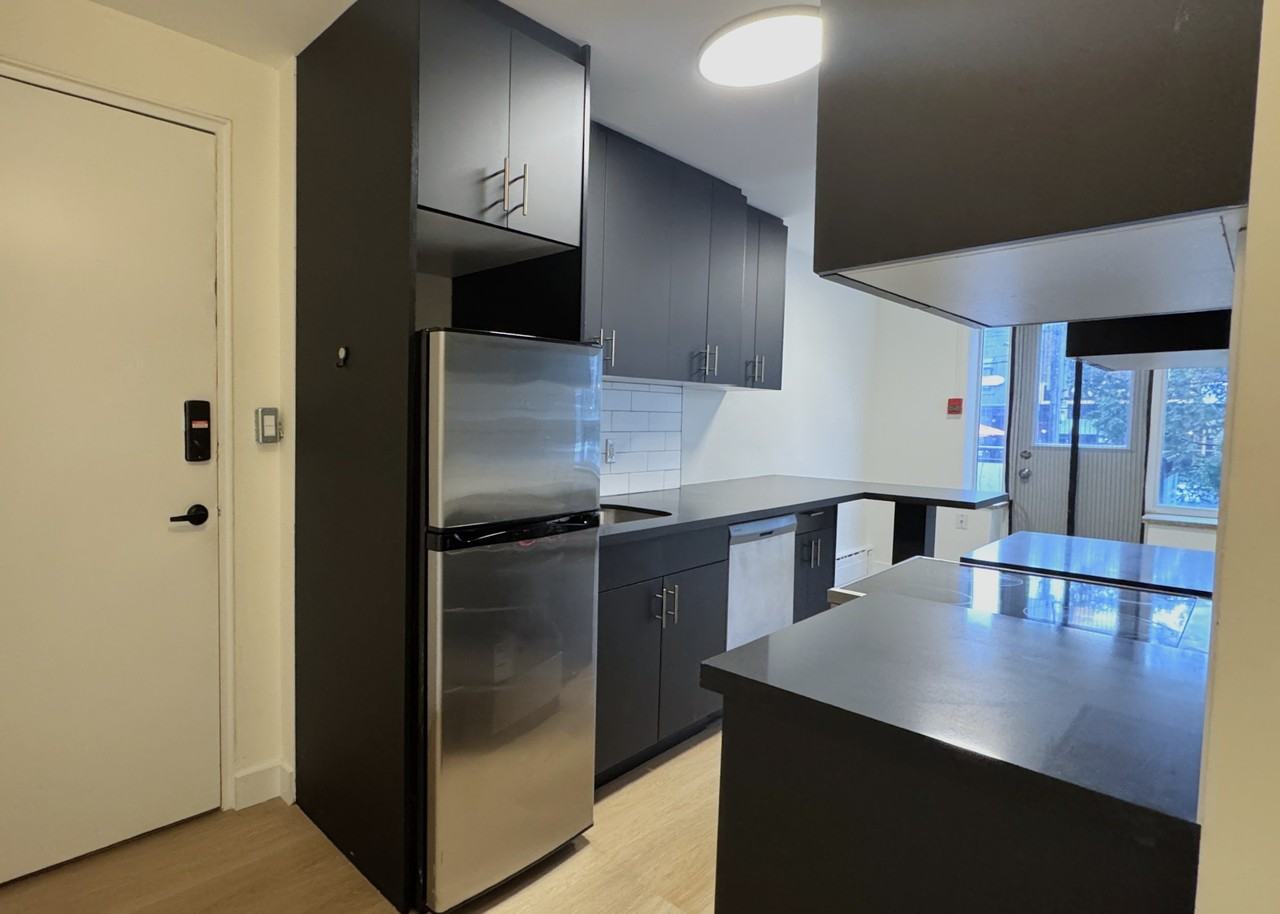 420 Eglinton Ave E #301 - Photo 5 of 16