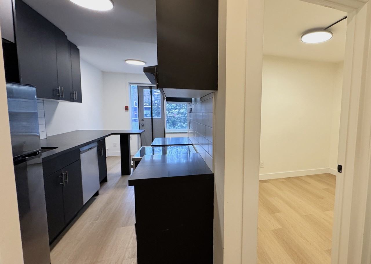 420 Eglinton Ave E #301 - Photo 7 of 16
