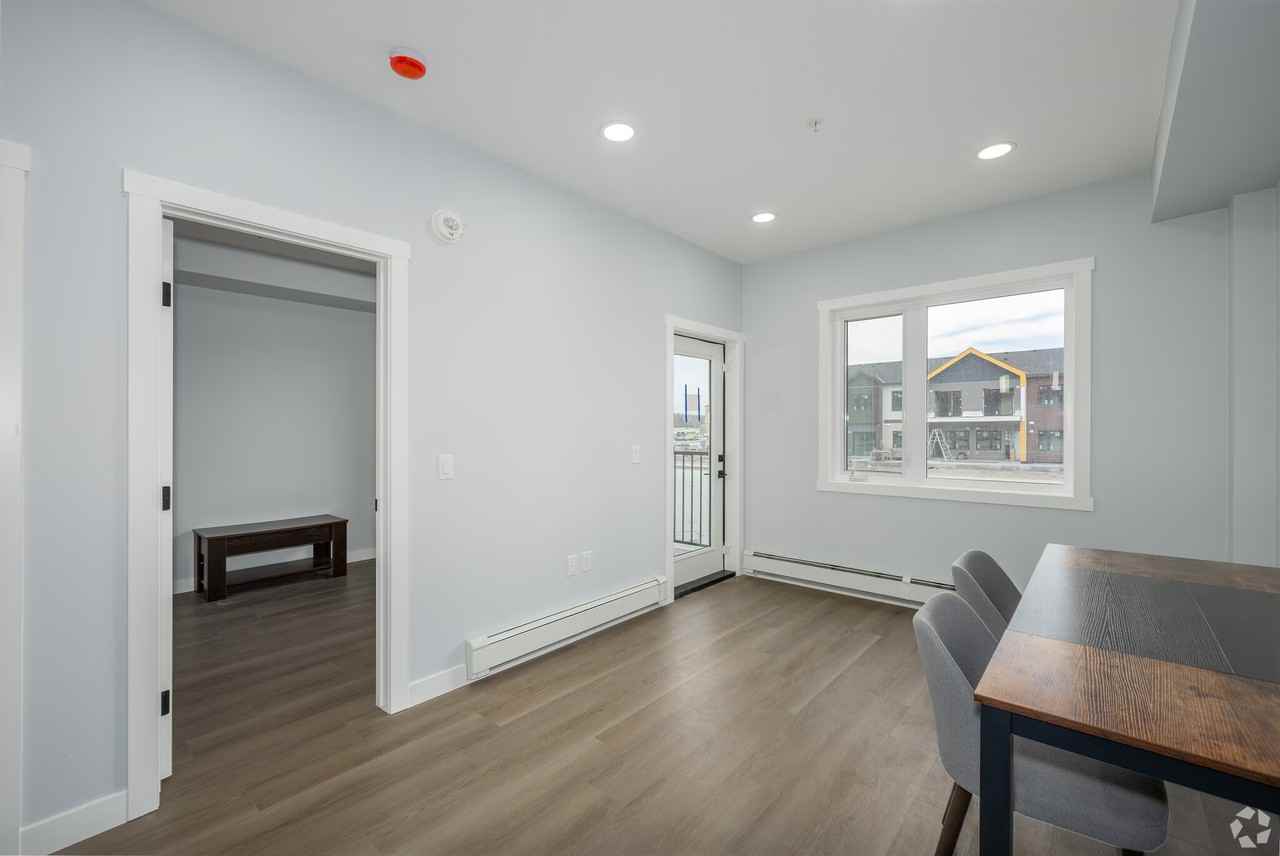 348 Greystone Boulevard - Photo 4 of 21