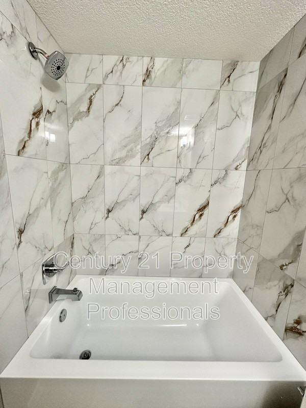 19135-29 Avenue Nw - Photo 5 of 7