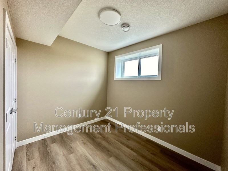 19135-29 Avenue Nw - Photo 6 of 7