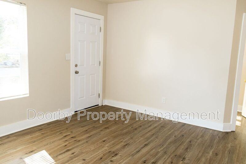 1503 E 18th St - Photo 4 of 14