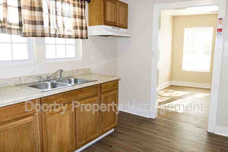 1503 E 18th St - Photo 6 of 14