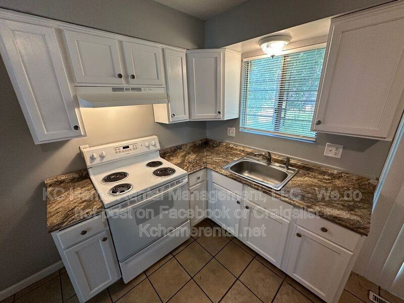 7227 Gilmore Ave - Photo 3 of 27