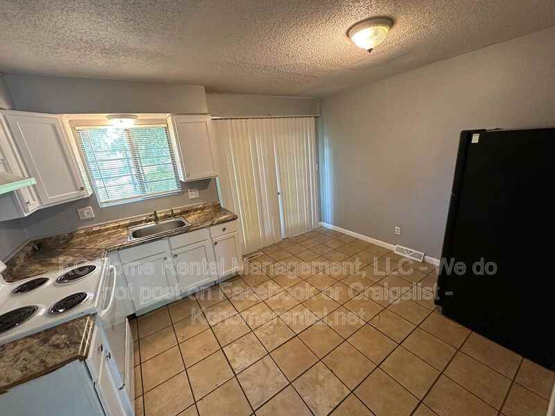7227 Gilmore Ave - Photo 4 of 27