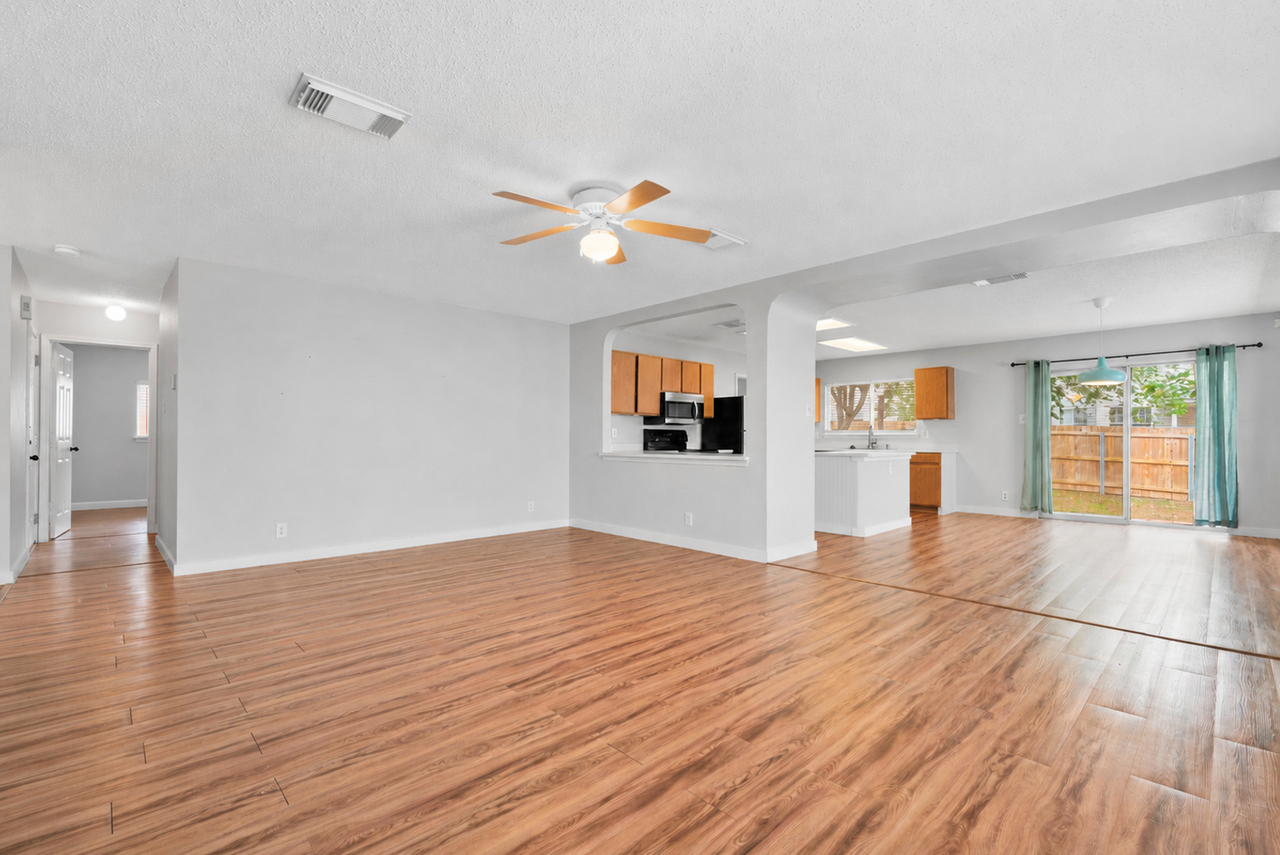 9443 Sycamore Brk - Photo 3 of 20