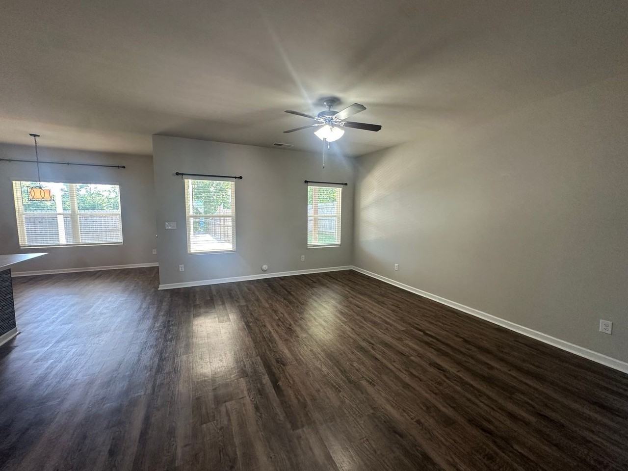 221 Highland View Dr - Photo 3 of 30