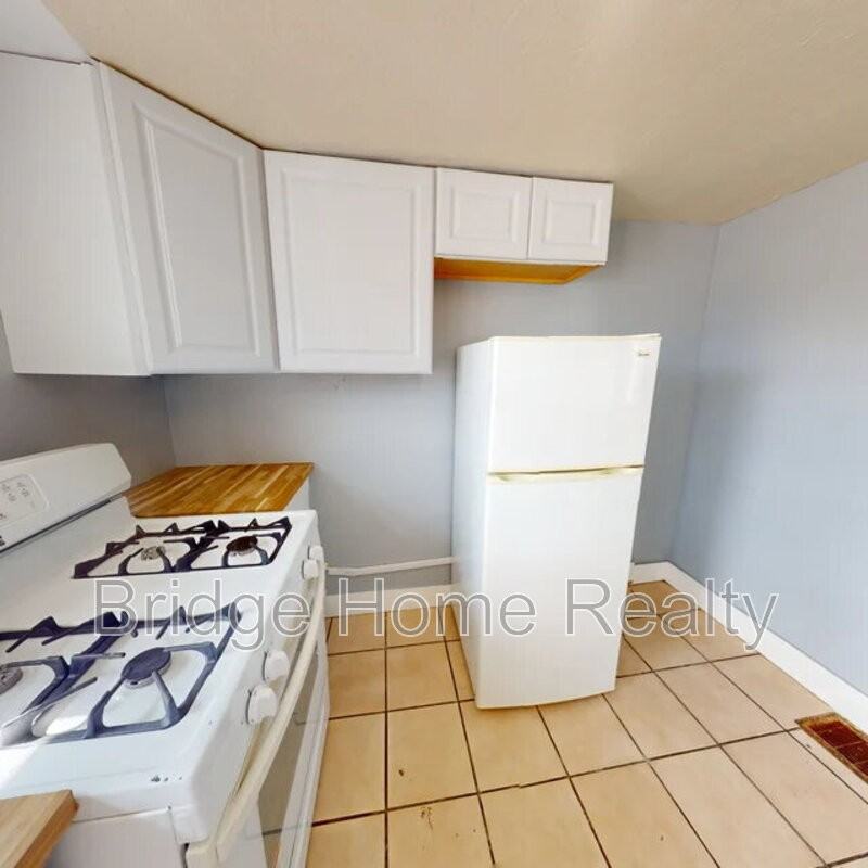 139 N Water Ave #1 - Photo 4 of 10