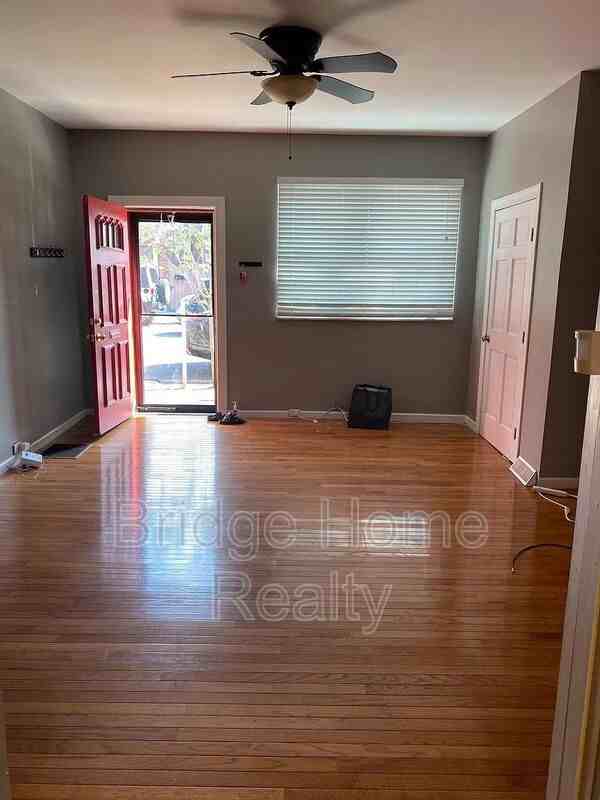 1709 Sarah St - Photo 3 of 31