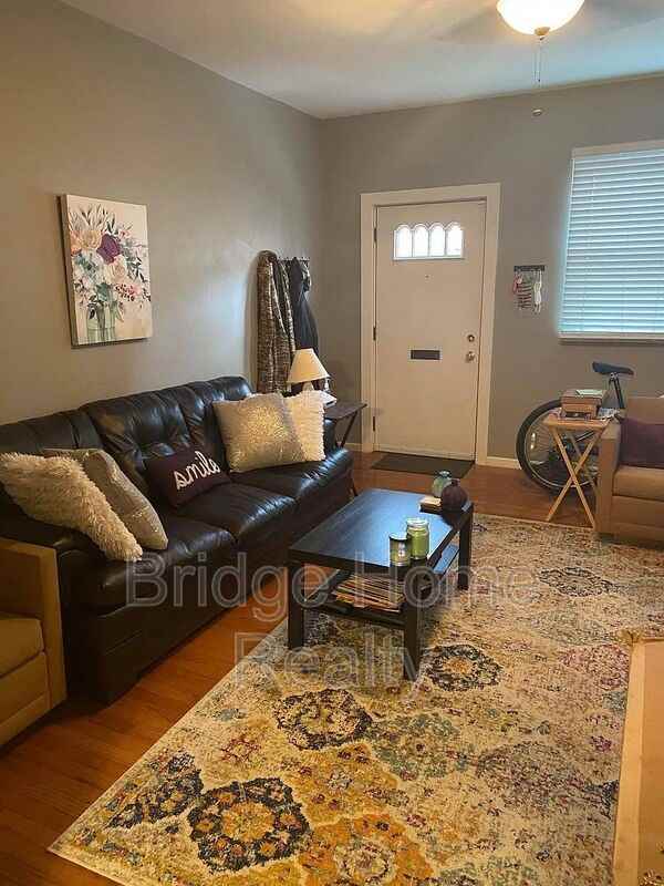 1709 Sarah St - Photo 4 of 31