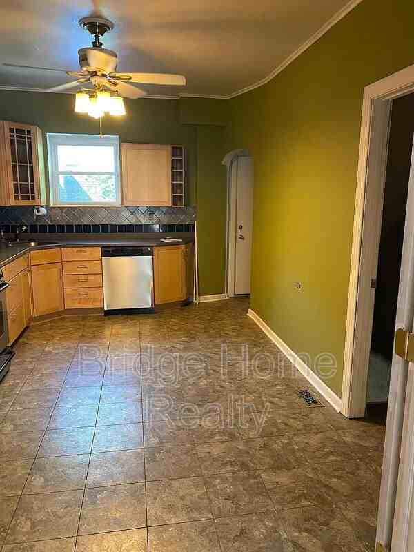 1709 Sarah St - Photo 7 of 31