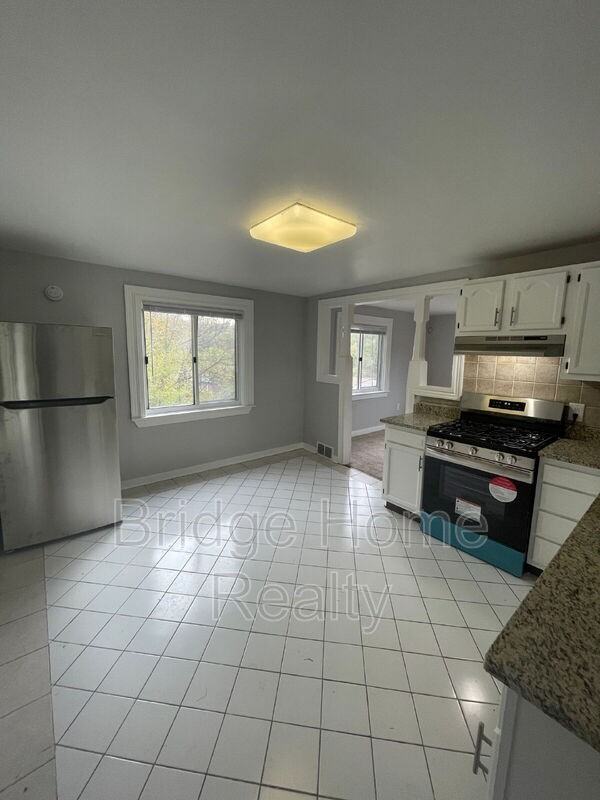 2404 S 18th St #2 - Photo 3 of 36