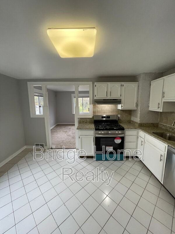 2404 S 18th St #2 - Photo 4 of 36