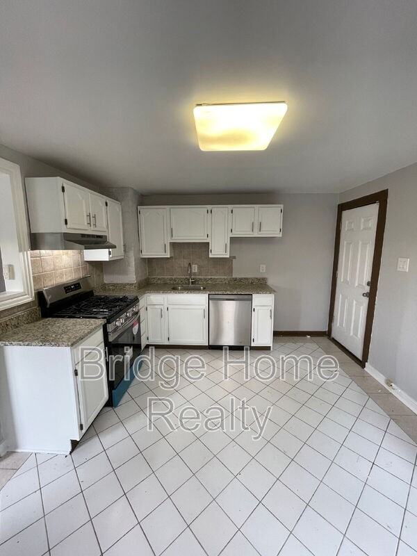 2404 S 18th St #2 - Photo 5 of 36