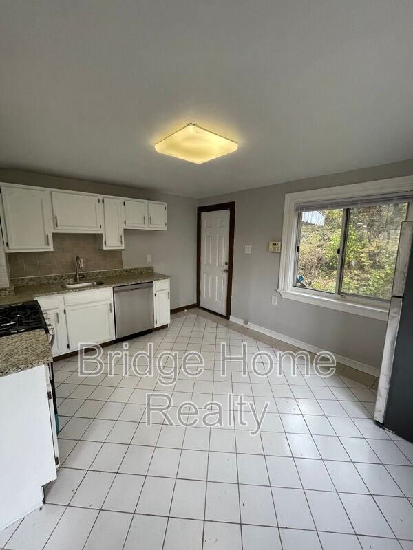 2404 S 18th St #2 - Photo 7 of 36