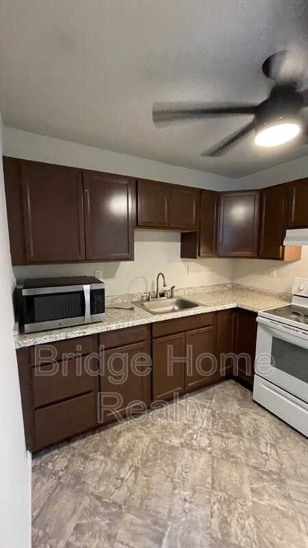 814 Green St #2 - Photo 3 of 31