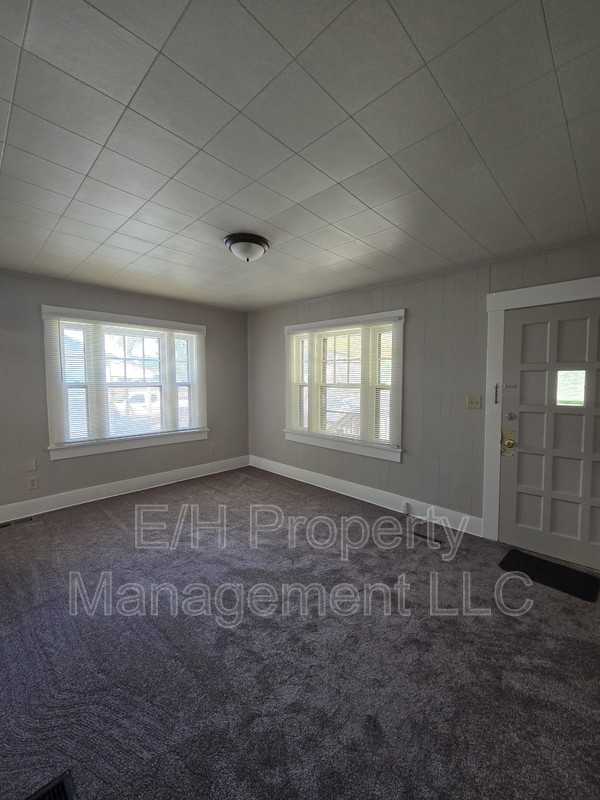 1649 N Payne Ave - Photo 7 of 32