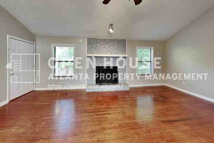 3951 Kensington Dr - Photo 4 of 22