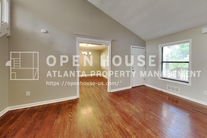 3951 Kensington Dr - Photo 5 of 22