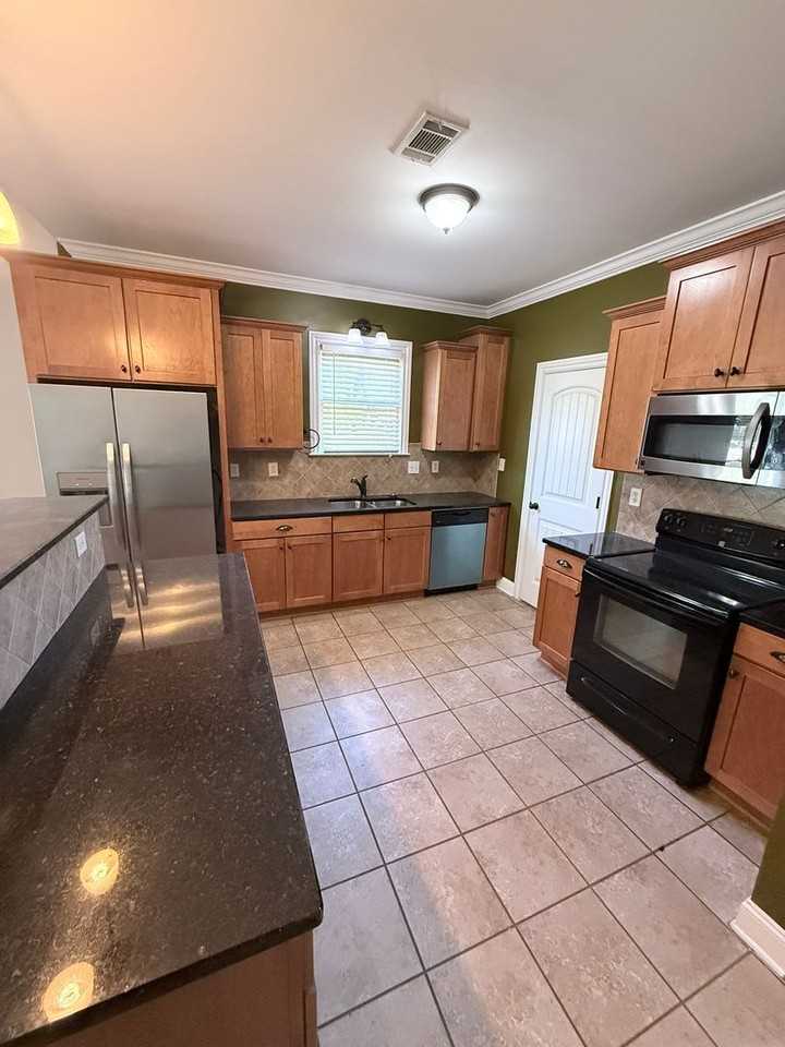 1051 Fair Hill Dr - Photo 3 of 20