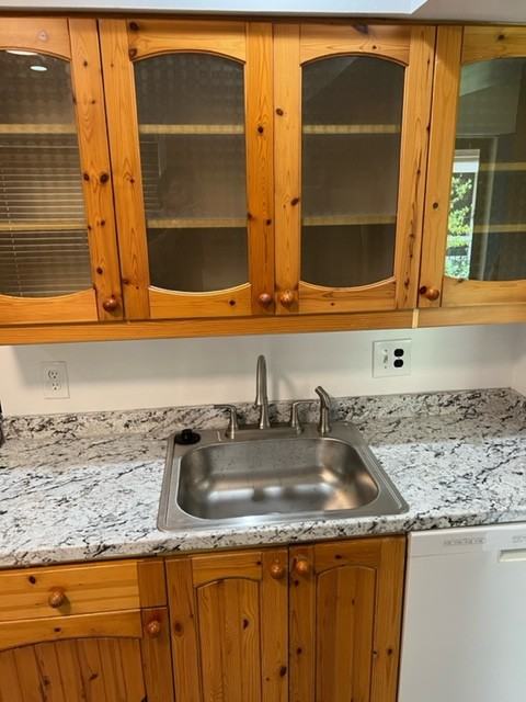 1613 Kenwood Ave - Photo 2 of 16